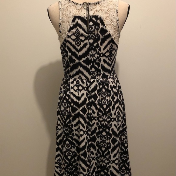 Xhilaration black and white lace dress zip back geo pattern SZ M EUC - Picture 9 of 9